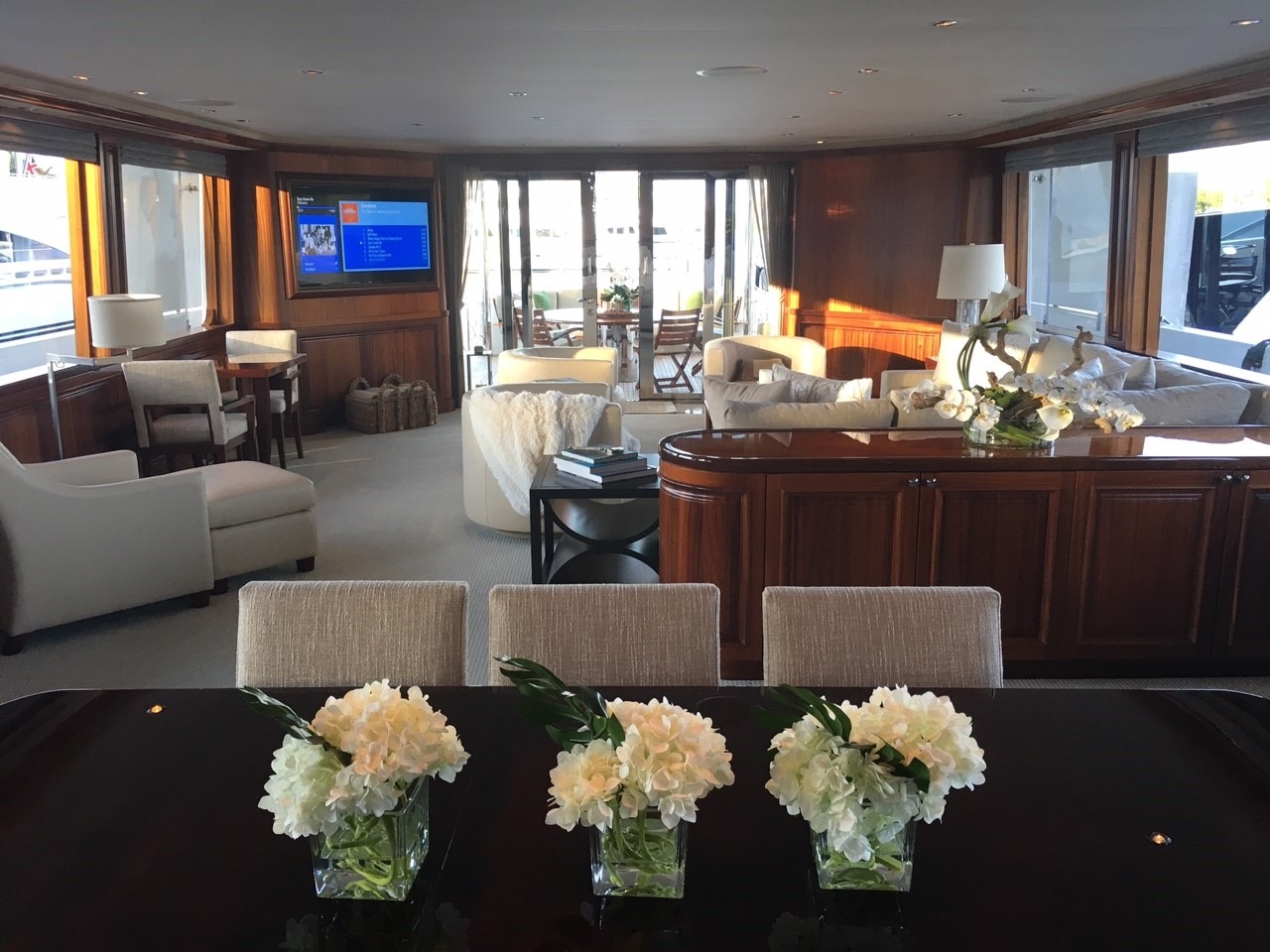 Salon and dining view aft.jpg