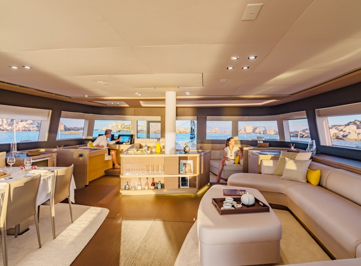 Salon looking forward with lounge dining and bar.jpg
