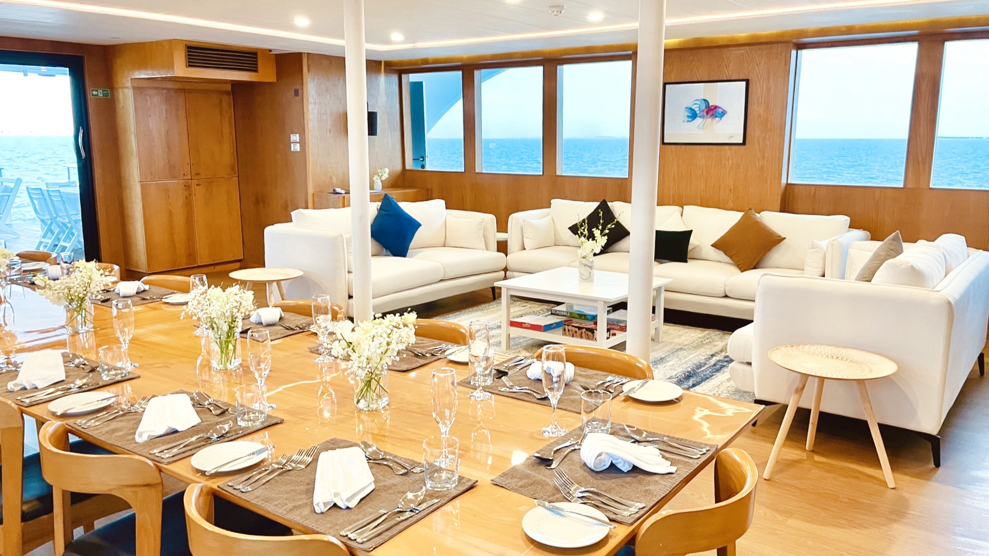 Saloon and dining area 3.jpg