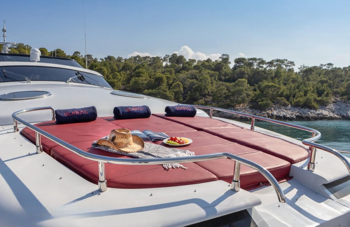 Sundeck with sea views 01.jpg