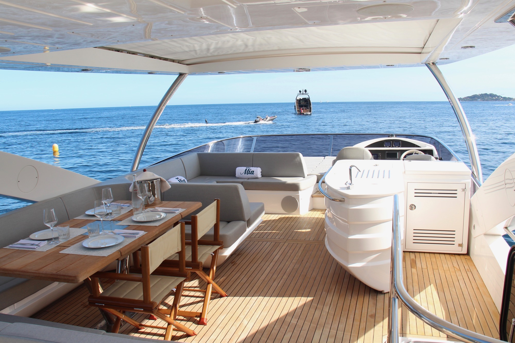 Sunseeker motor yacht MIA - Sundeck.jpg
