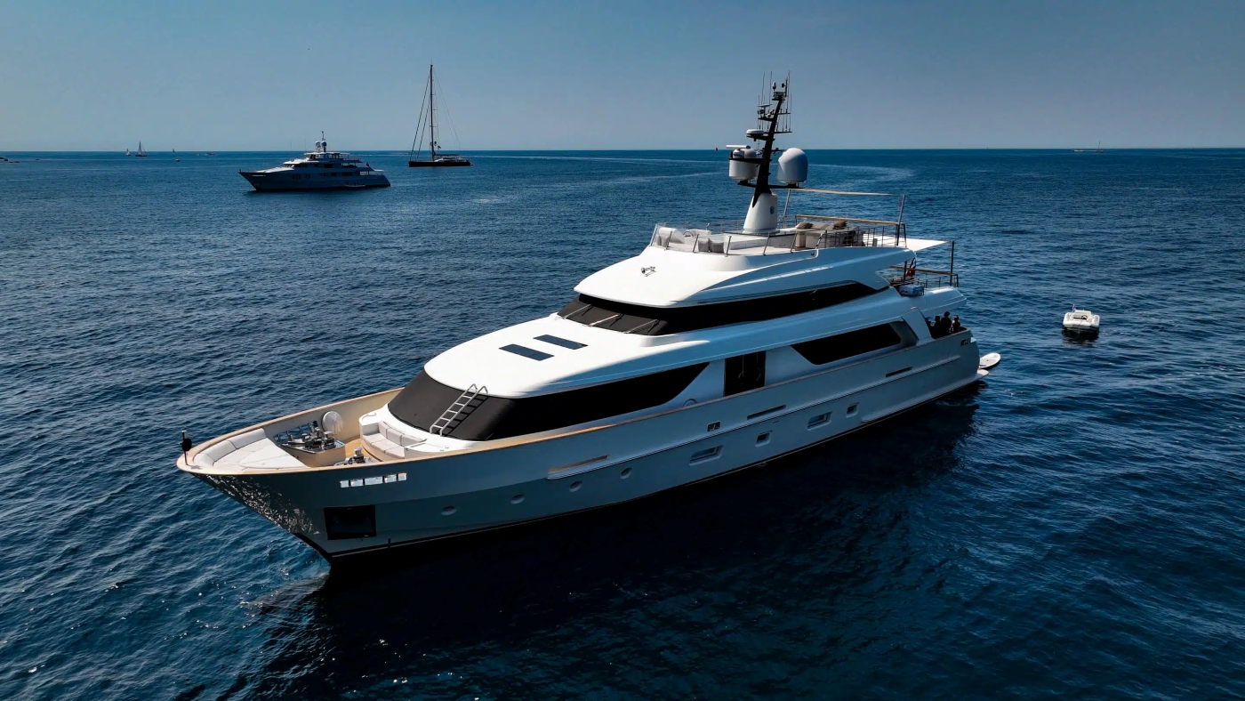 Super Yacht TINY WAVE.jpg