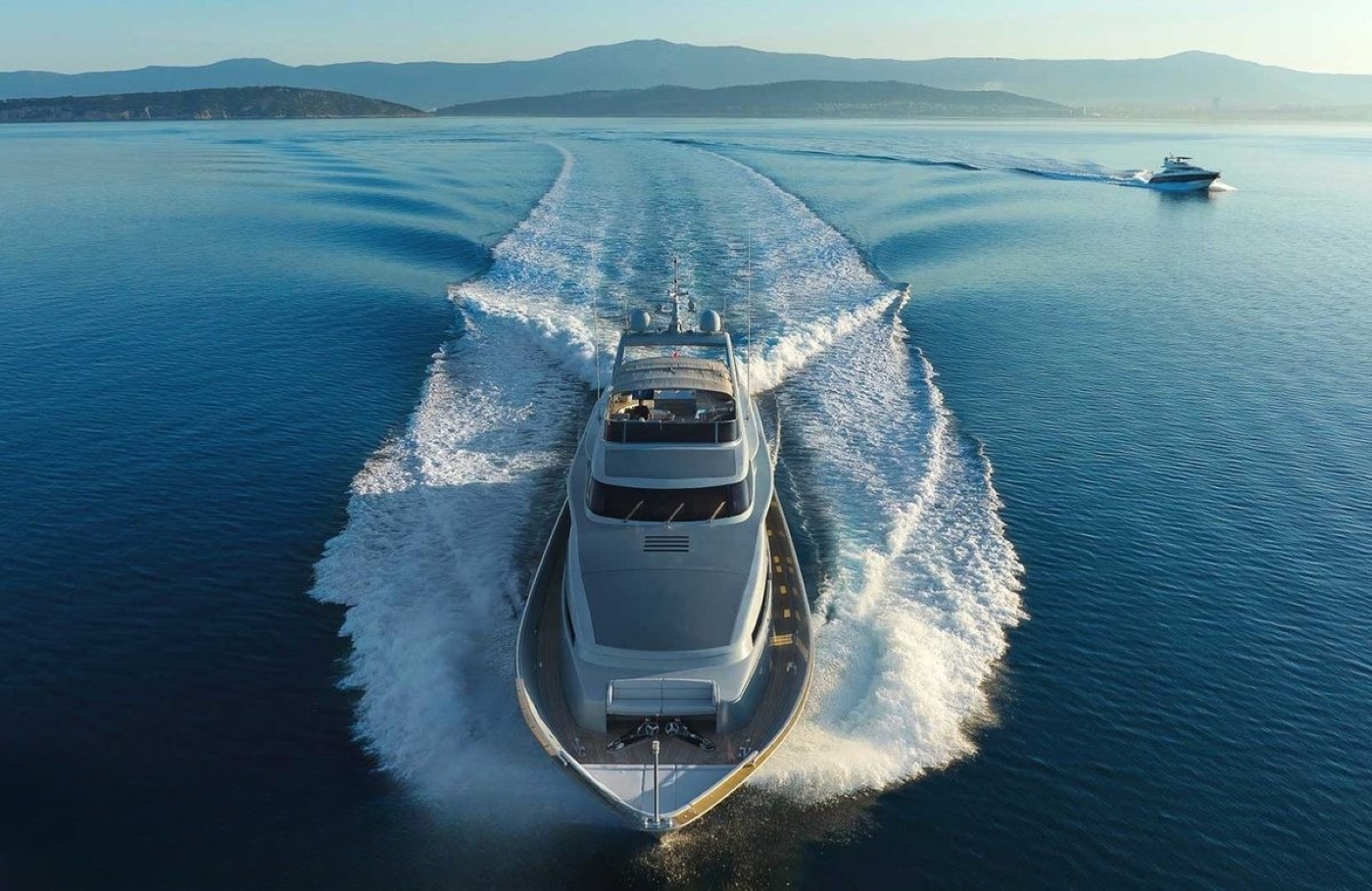 Superyacht ANAVI.jpg