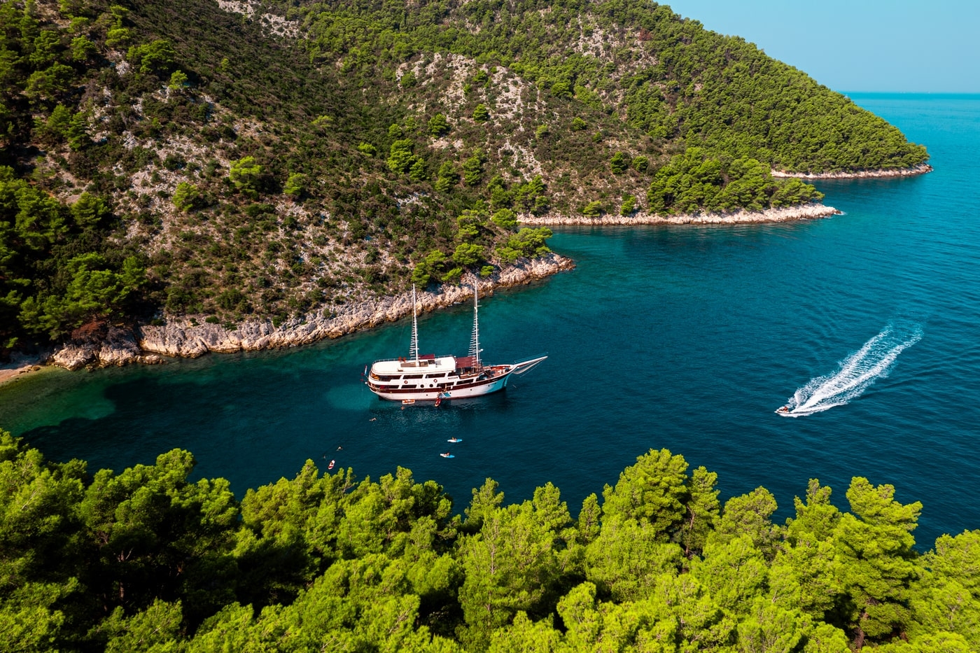 Superyacht CESARICA.jpg