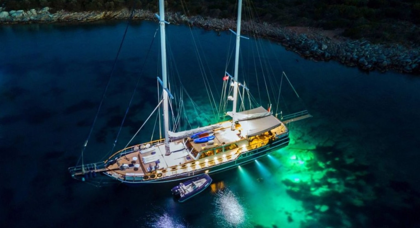 Superyacht DEA DEL MARE.jpg