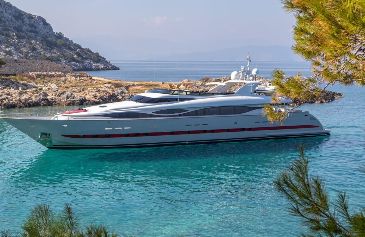 Superyacht GLAROS.jpg