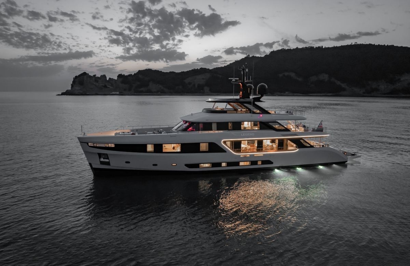 Superyacht LEGEND.jpg