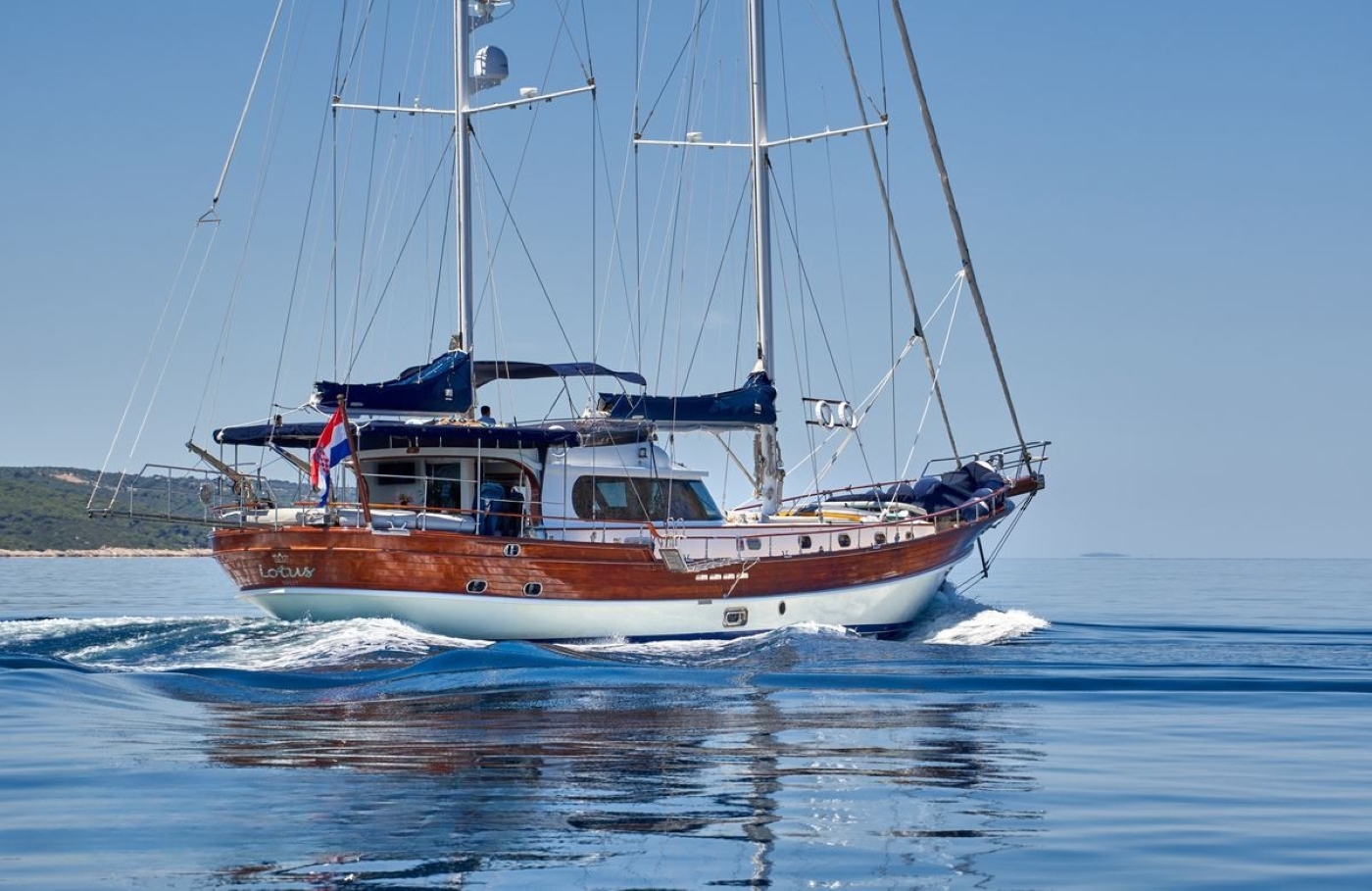 Superyacht LOTUS.jpg