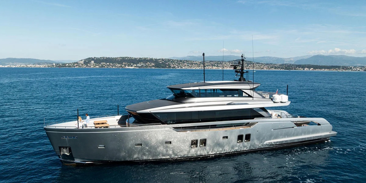 Superyacht SENSA.jpg