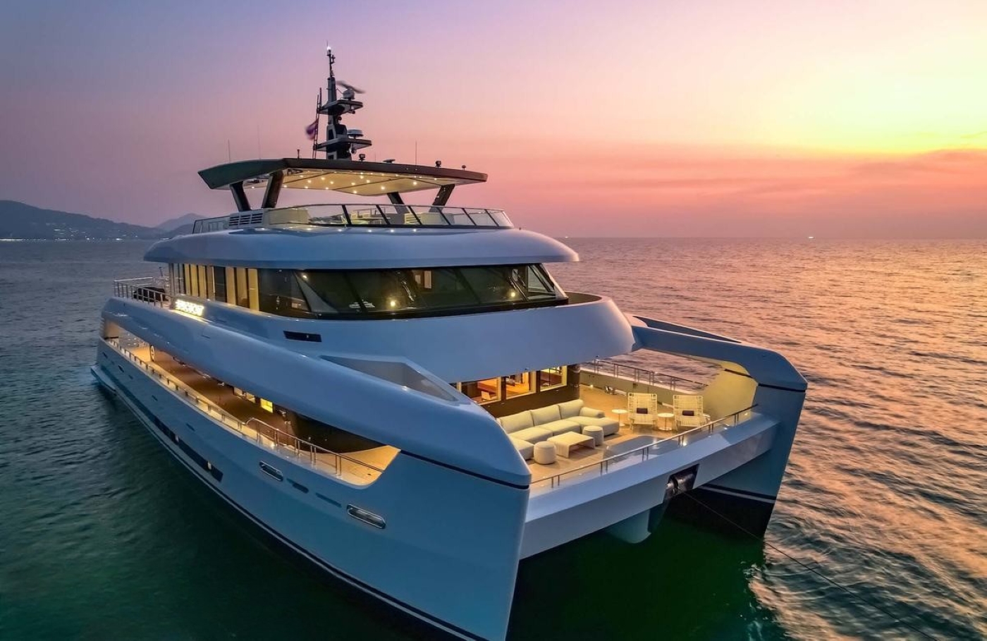 Superyacht SPACECAT.jpg