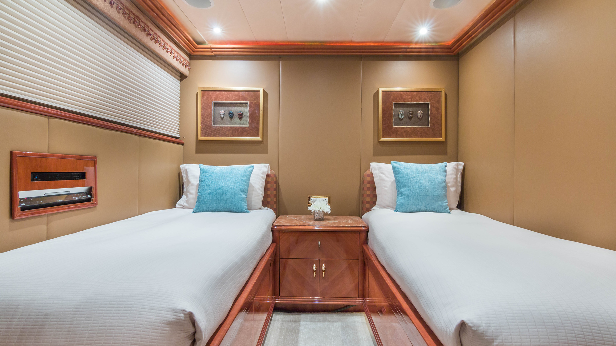 Twin cabin 2.jpg