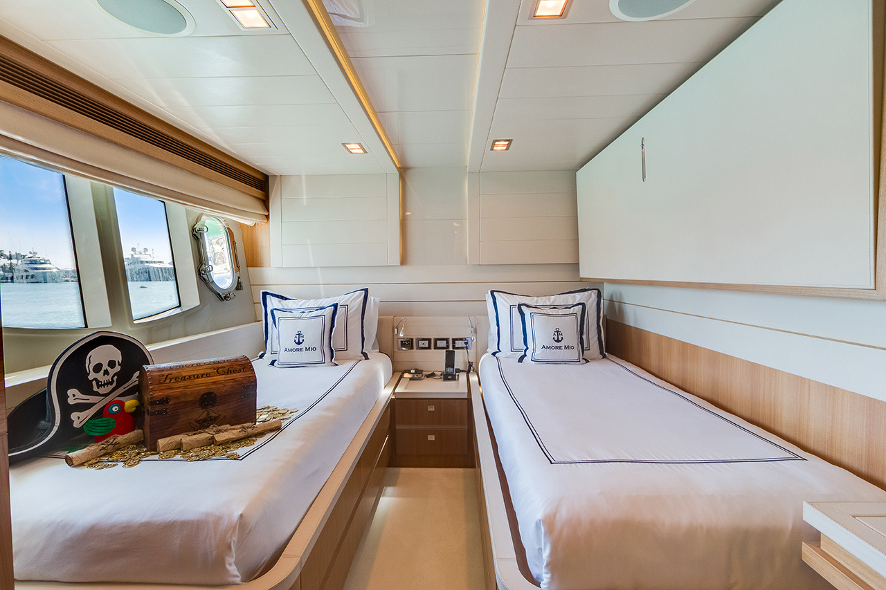 Twin guest cabin lower deck.jpg