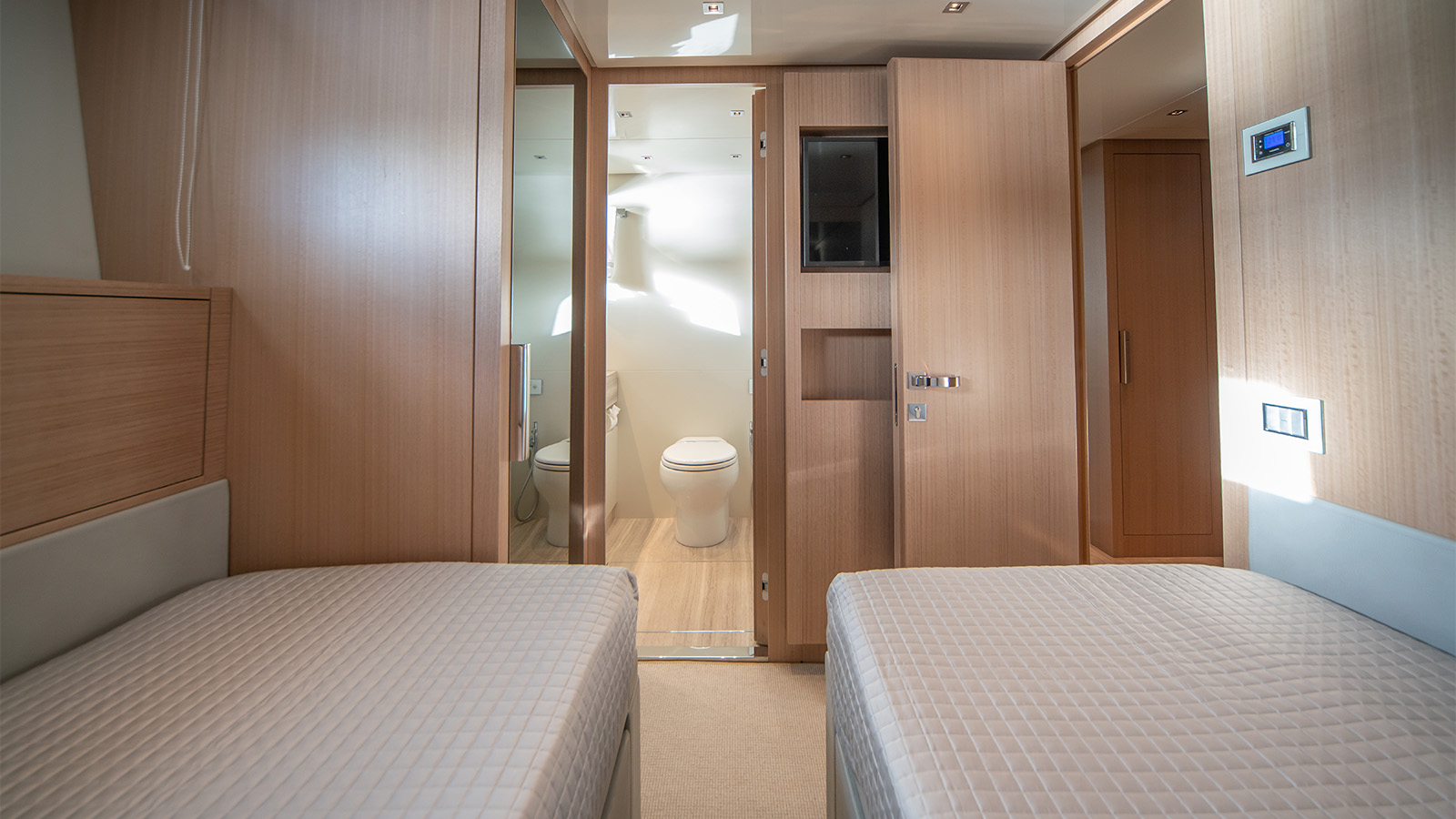 Twin room 1.jpg