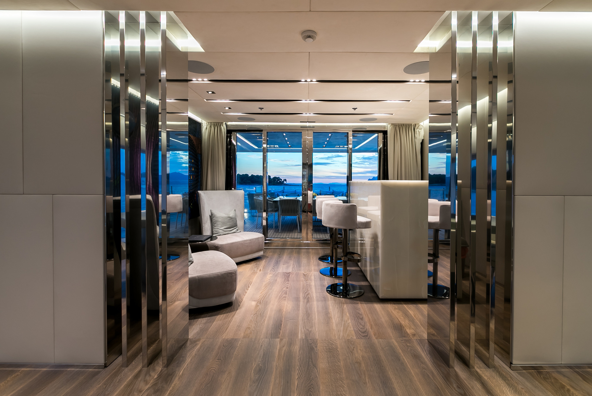 Upper Deck Salon bar.jpg