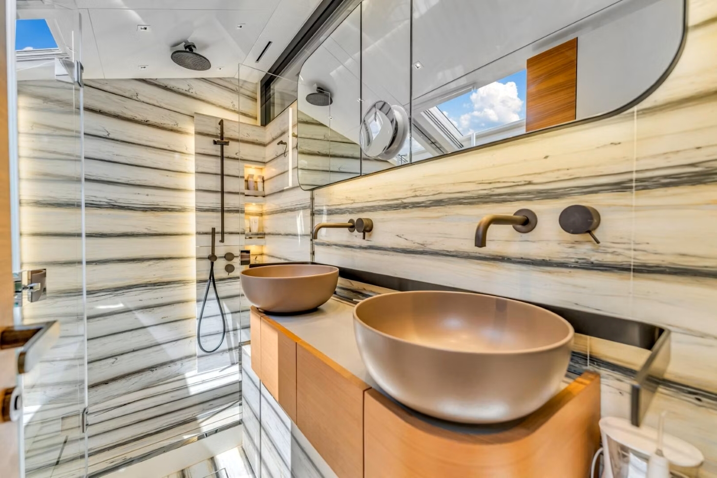 Vip Cabin Attached Bathroom 01.jpg