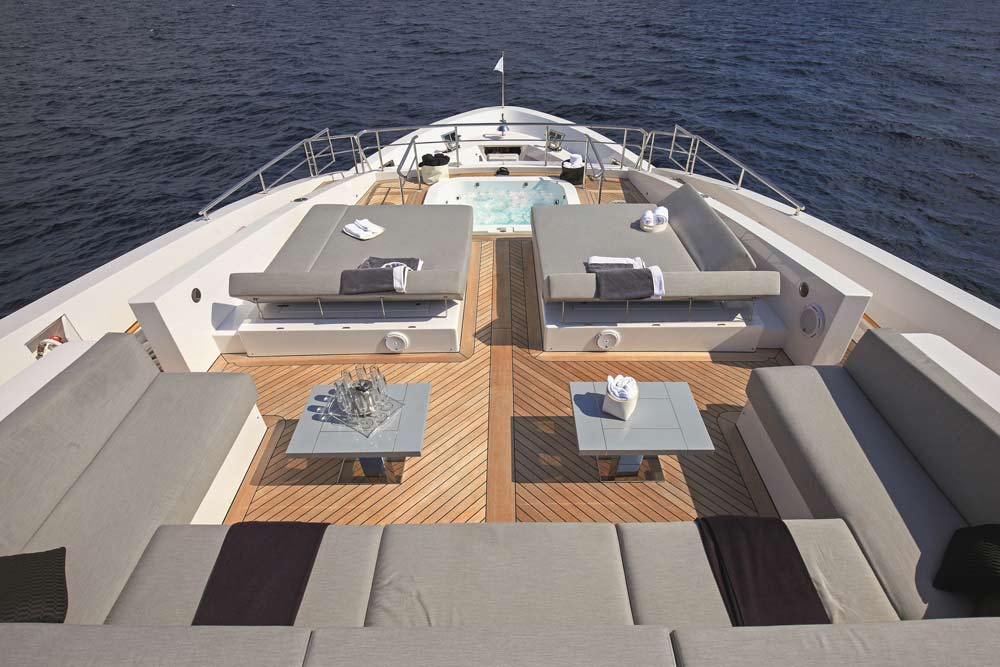 Vivace-125-ironman-upper-deck-image019.jpg