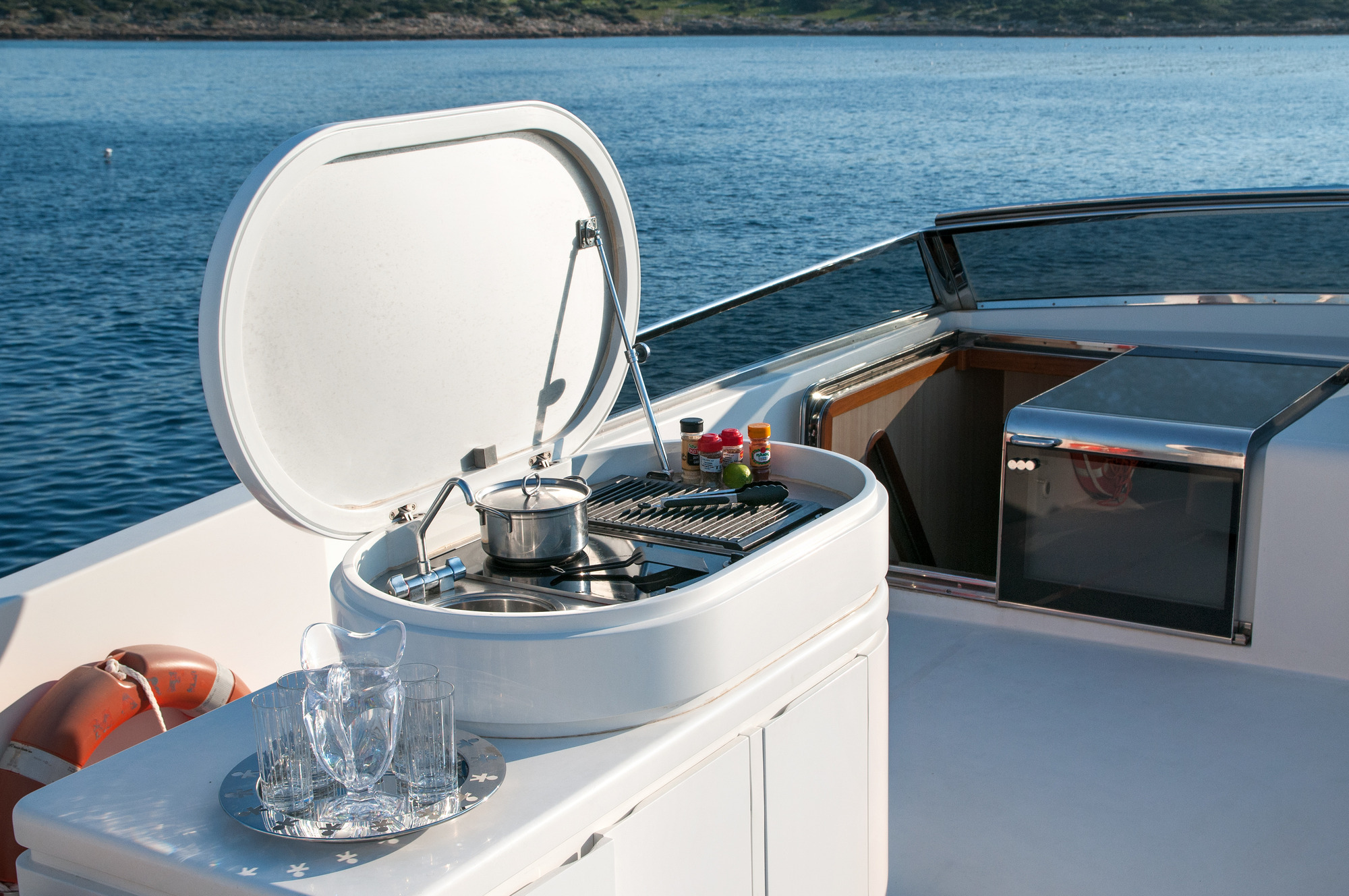 Yacht ACIONNA by San Lorenzo - bbq.jpg