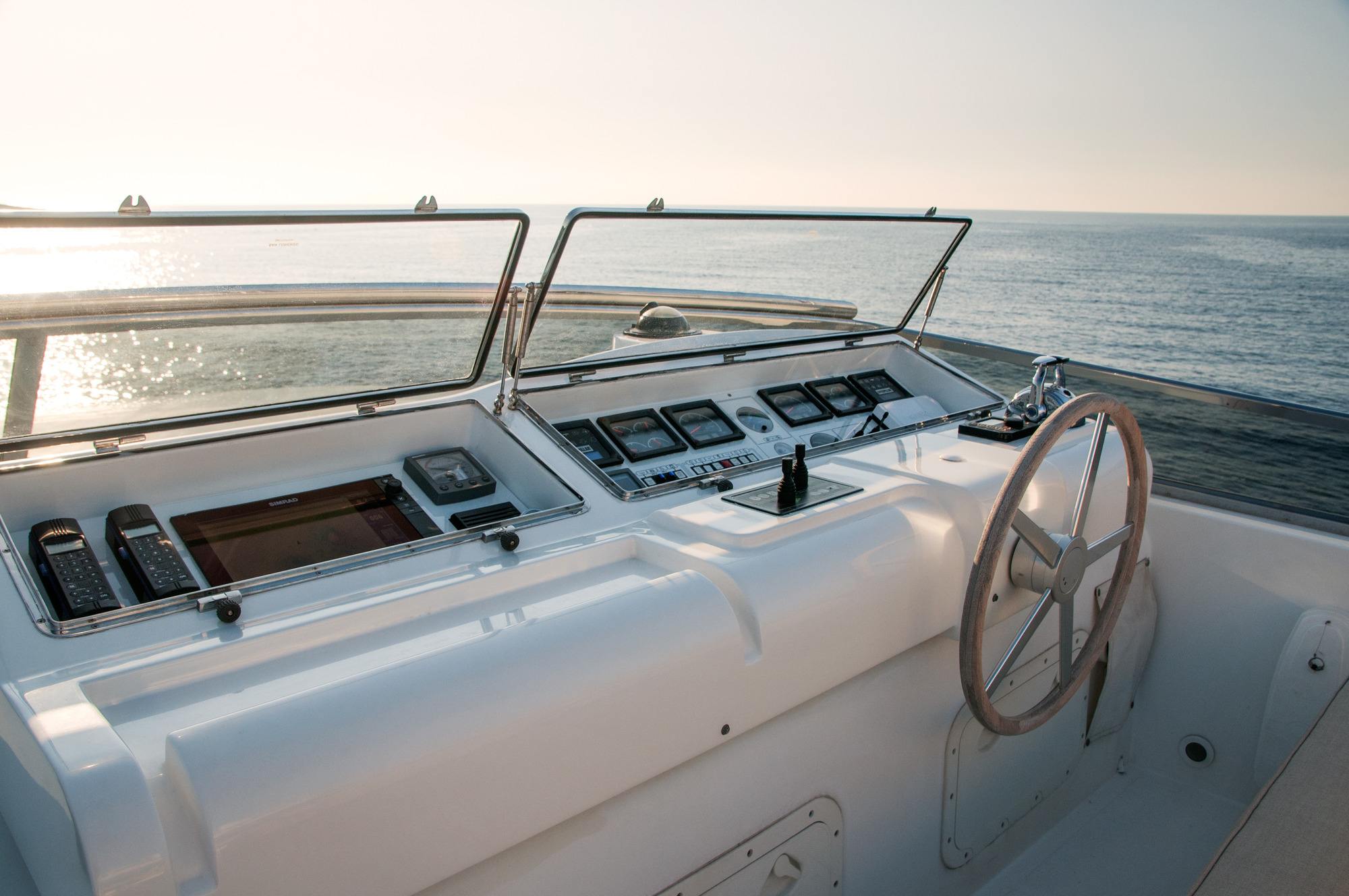 Yacht ACIONNA by San Lorenzo - helm.jpg