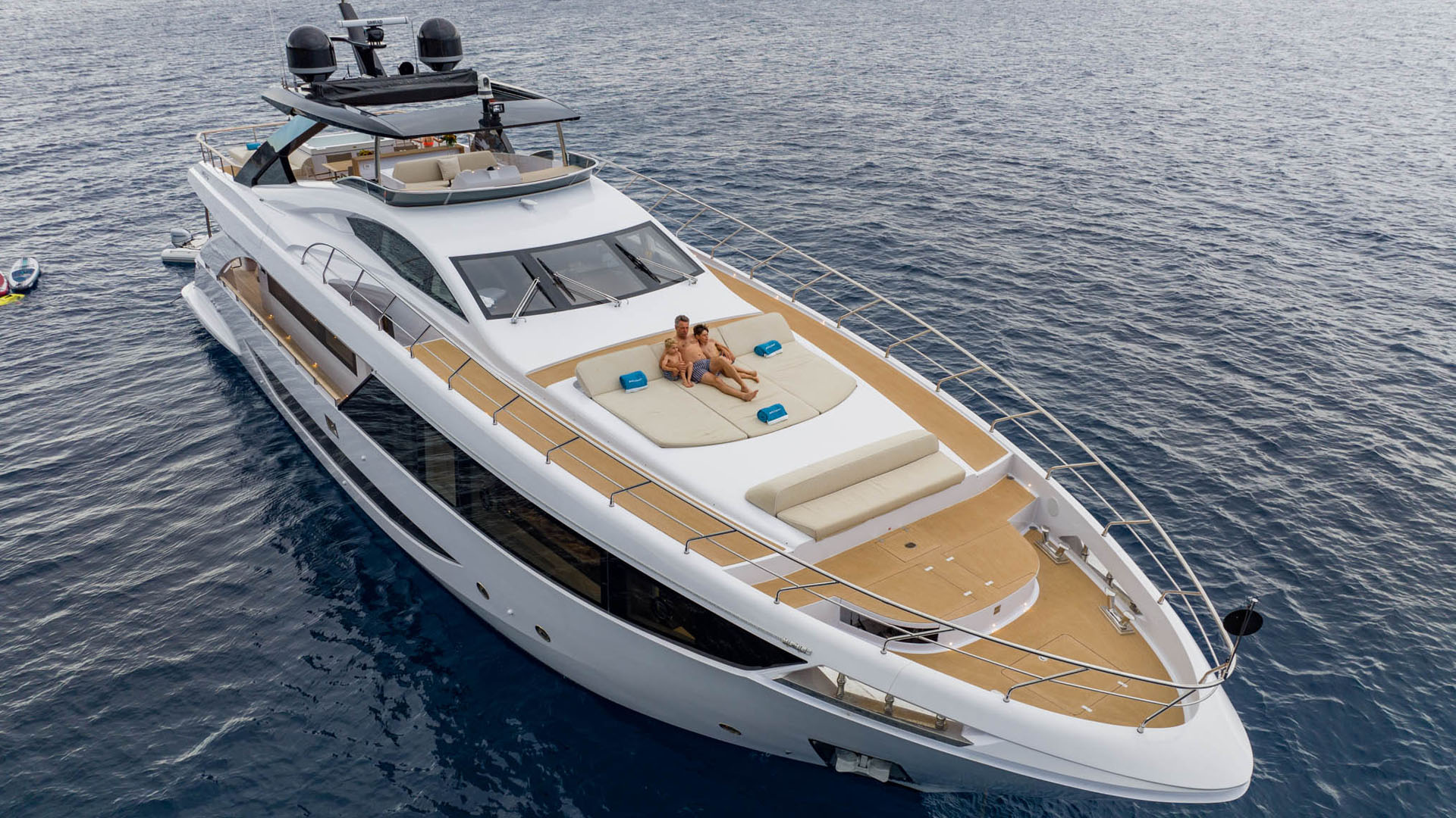 Yacht Baccarat aerila.jpg