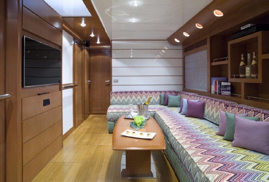 Yacht Baia 78 saloon.jpg