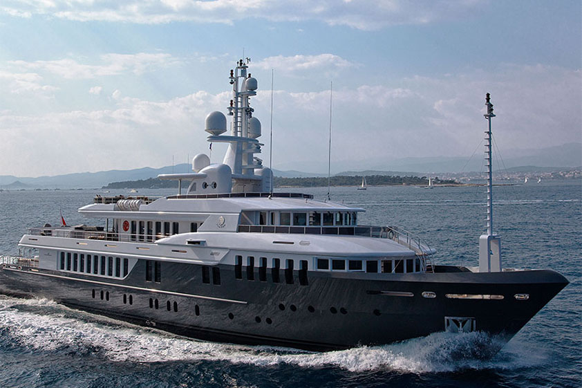 Yacht CHAYKA by Proteskan Turquoise 3.jpg