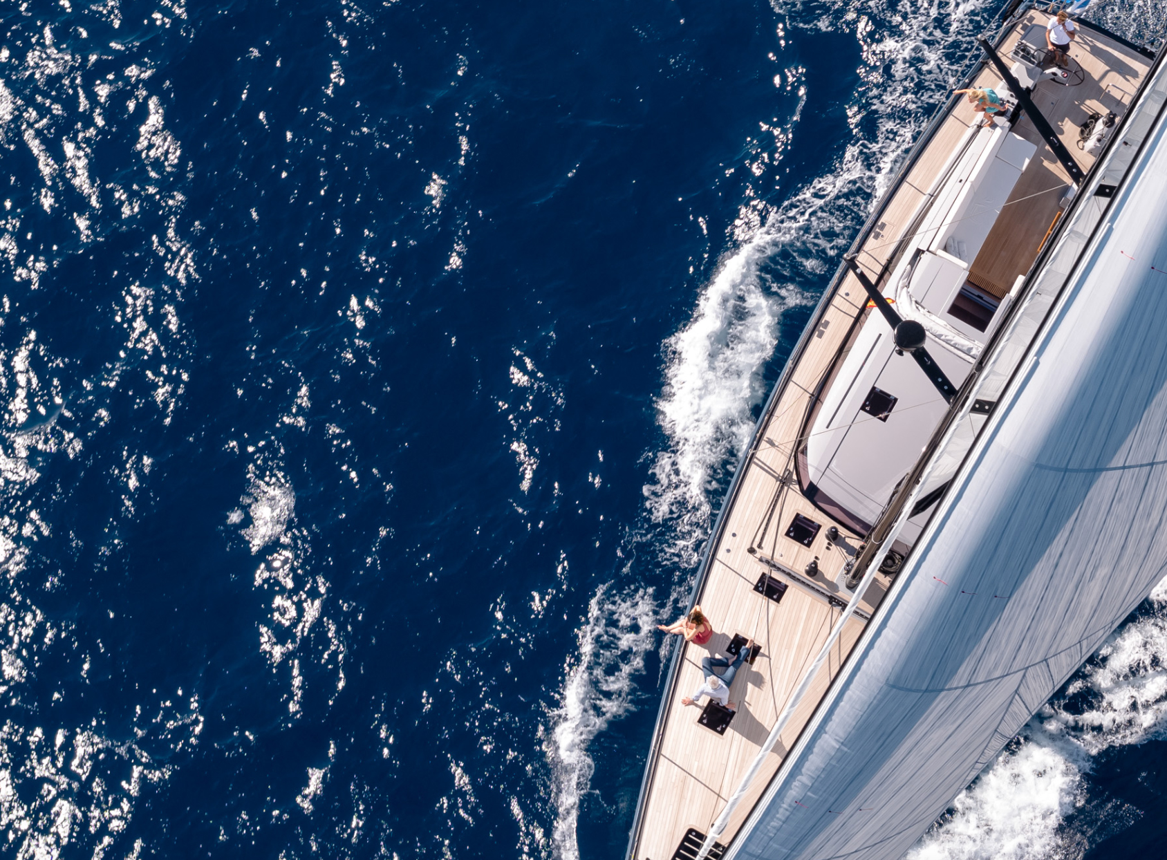 Yacht J Six - Sailing 6.jpg