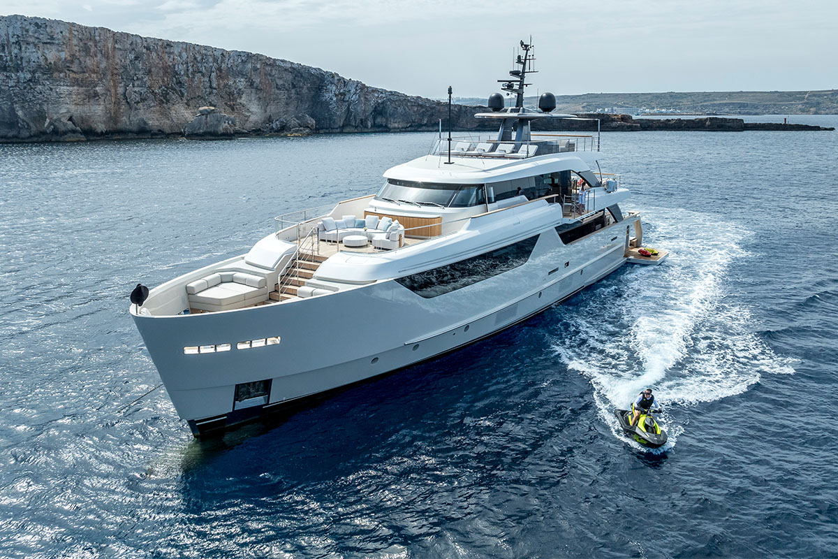 Yacht UNIQUE S.jpg