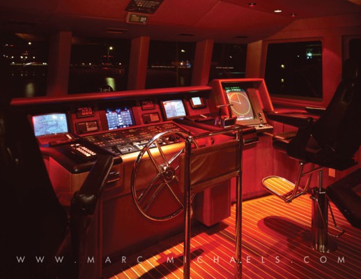 Yacht pilot station.jpg