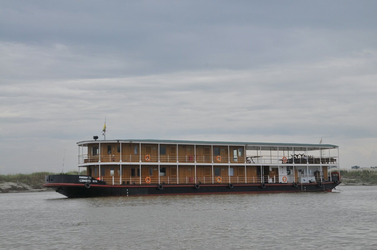 ZAWGYI River Yacht - Profile shot.jpg