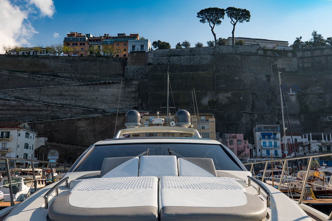 ZEUS Exterior - Foredeck.jpg