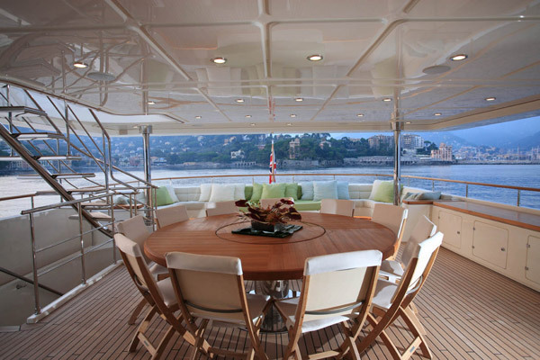 aft alfresco dining area.jpg