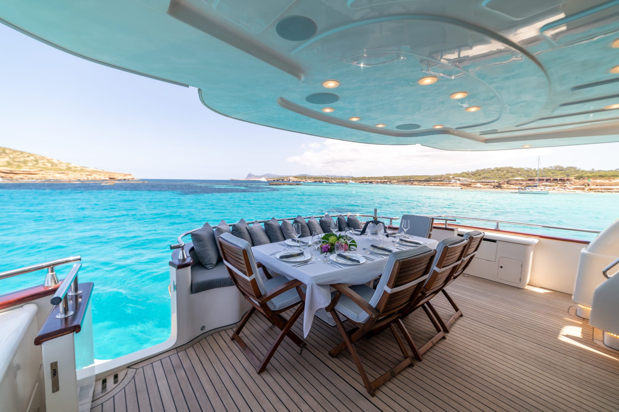 aft deck al fresco dining.jpg