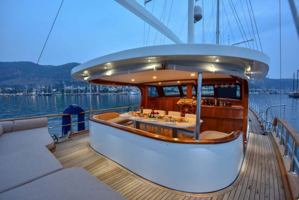 aft deck alfresco dining area in the evening.jpg