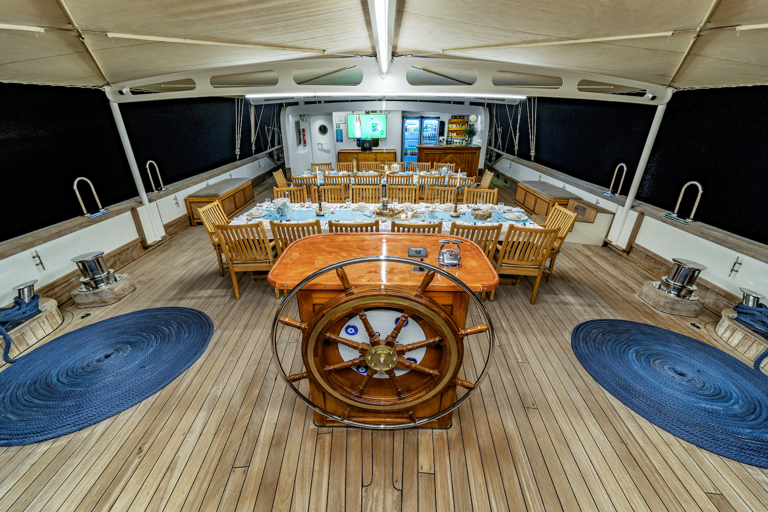 aft deck evening alfresco dining.jpg