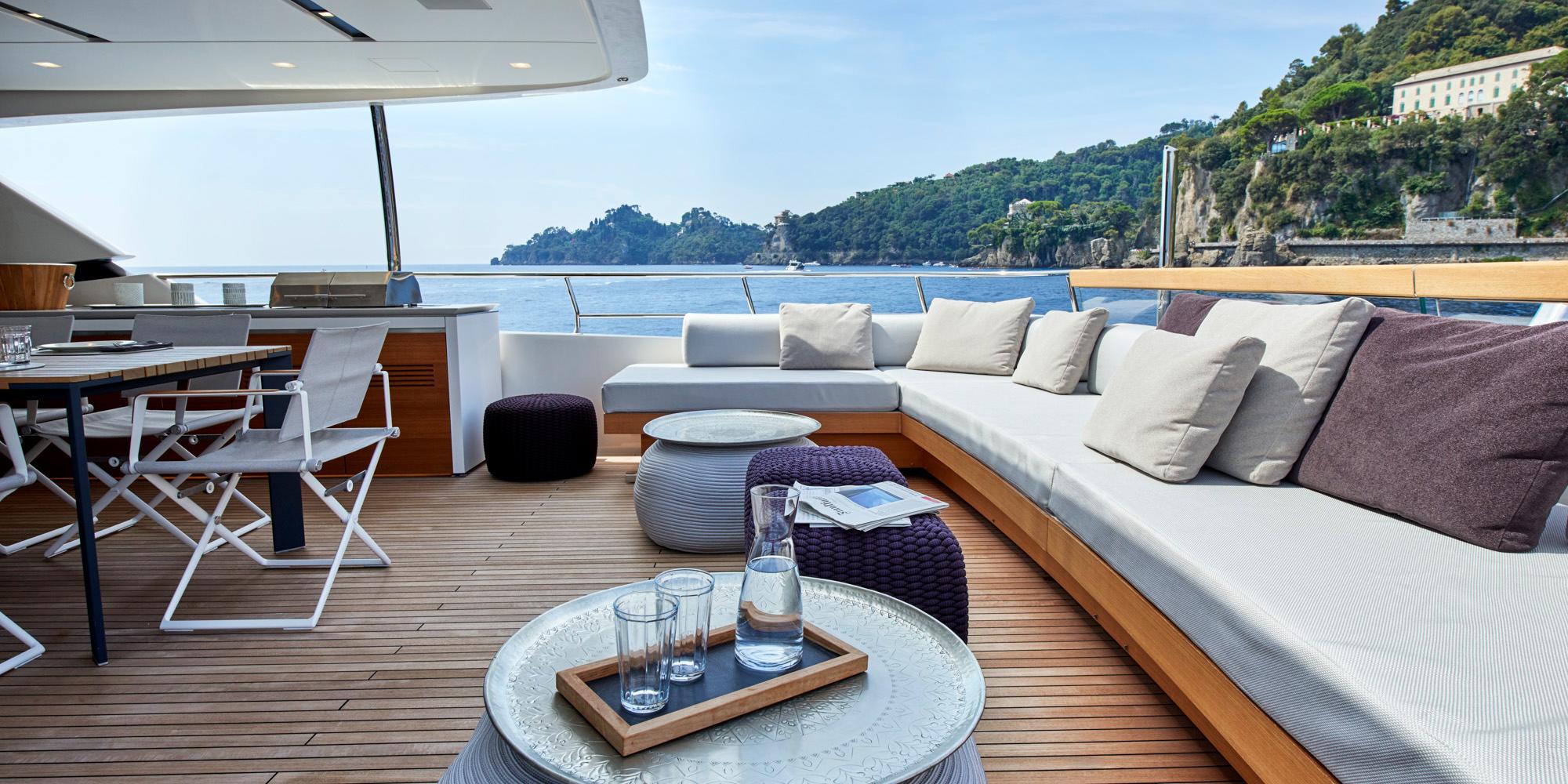 aft deck seating and dining area.jpg