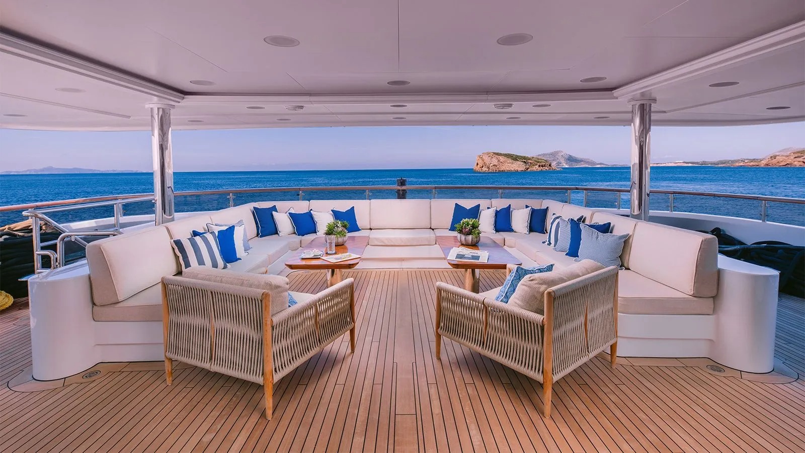 aft deck seating on the exterior.jpg