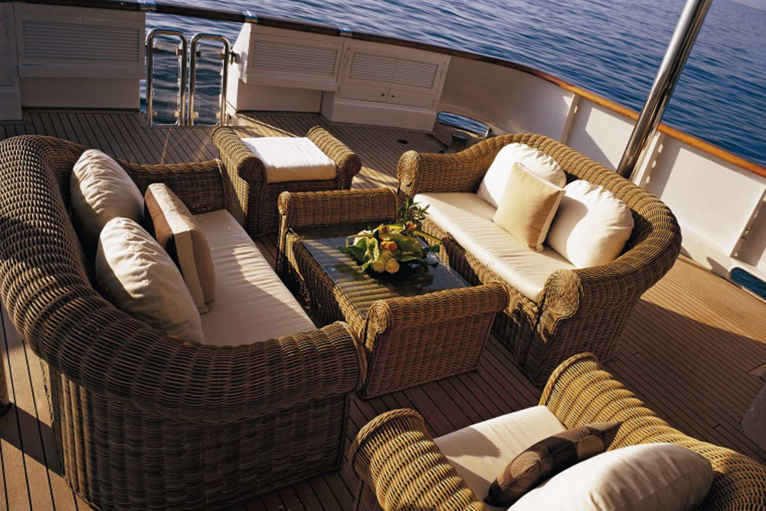 aft deck seating.png