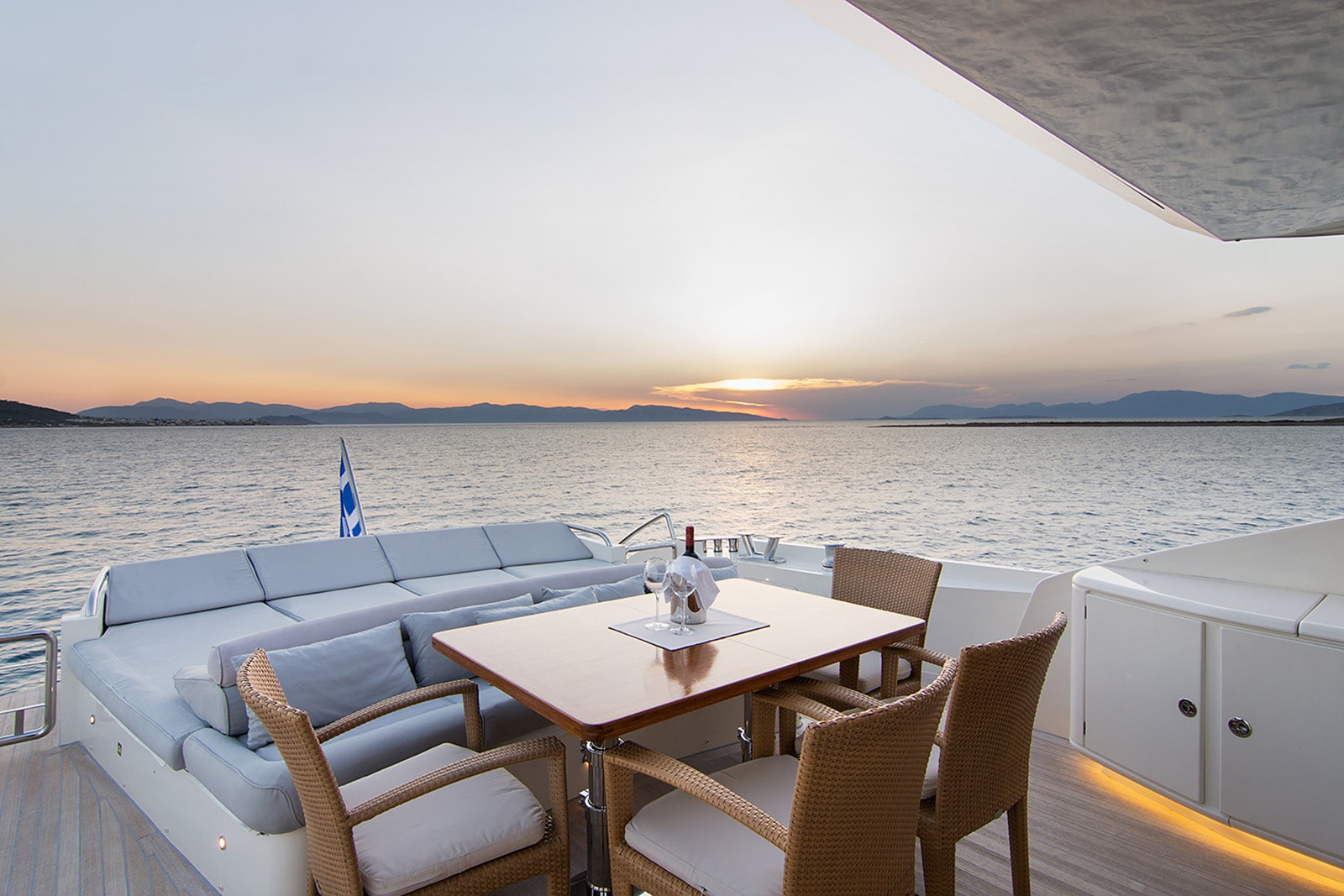 aft dining table and seating.jpg