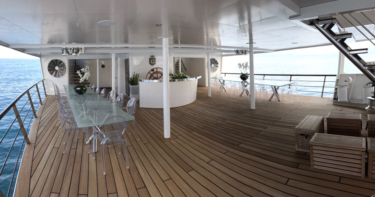 al fresco dining for large groups.jpg