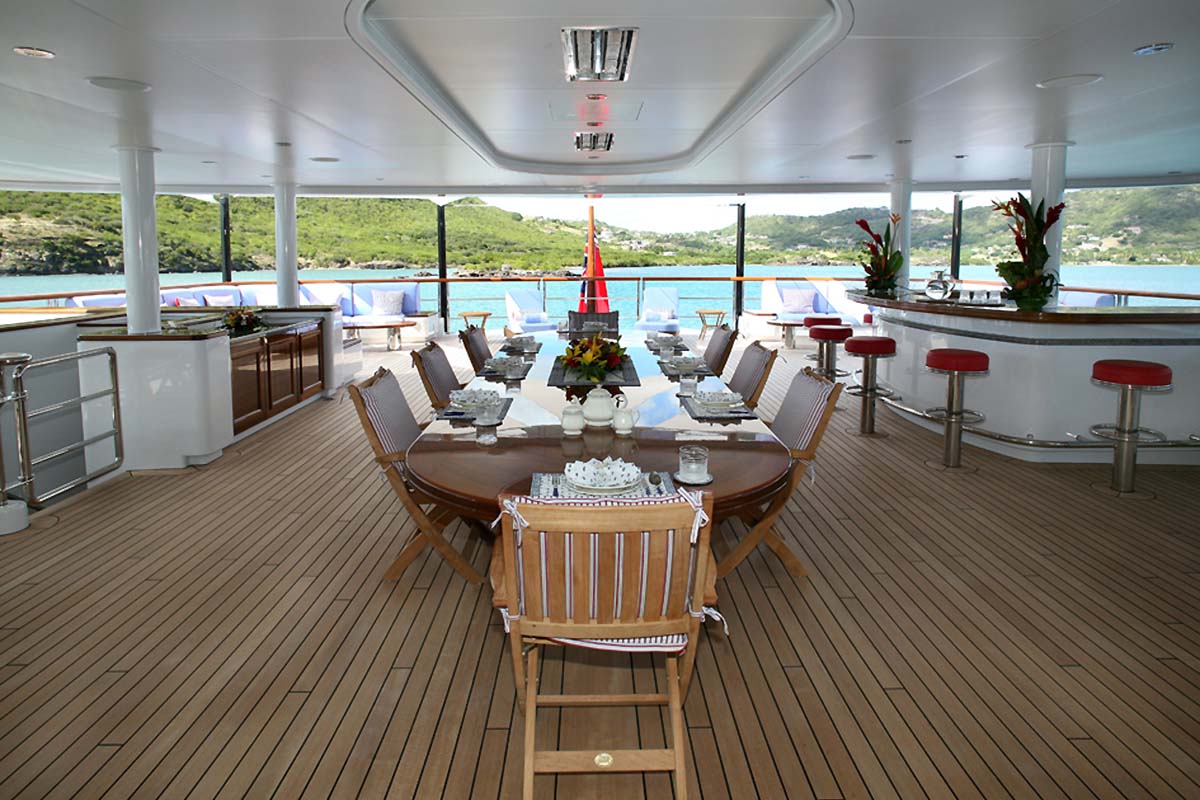 al fresco diningn area.jpg