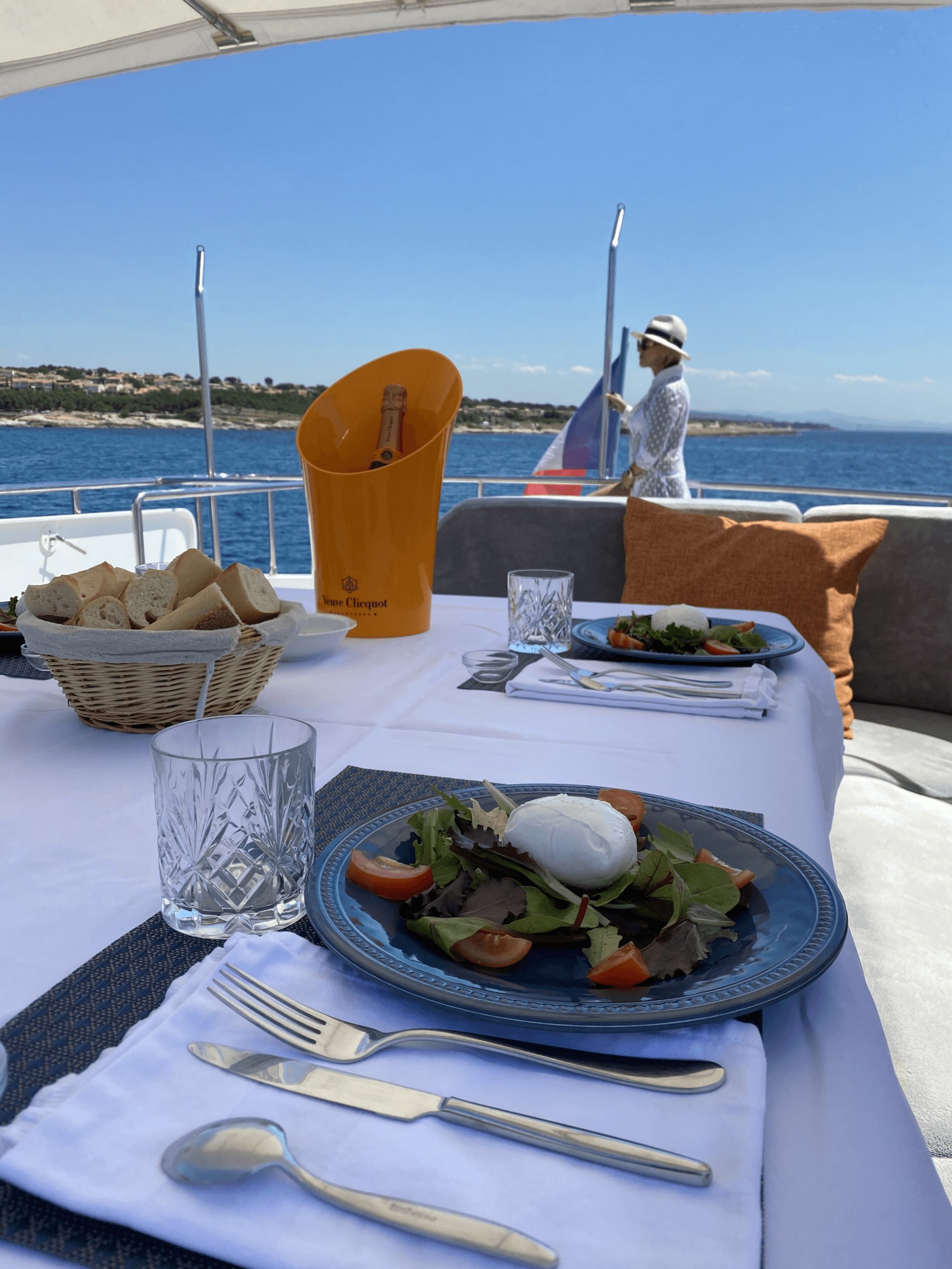 alfreco dining set up.jpg