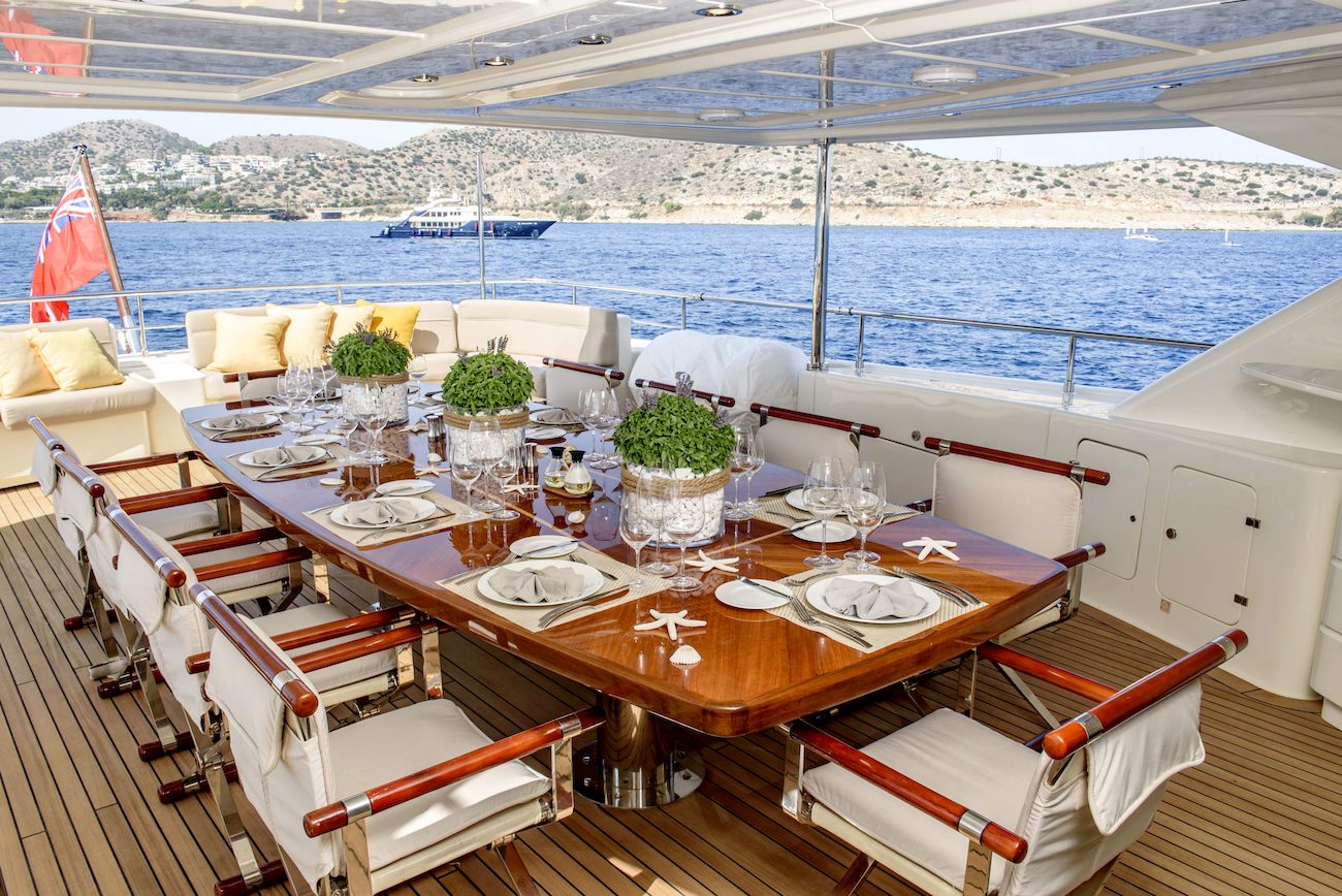alfresco dinign on sun deck.jpg