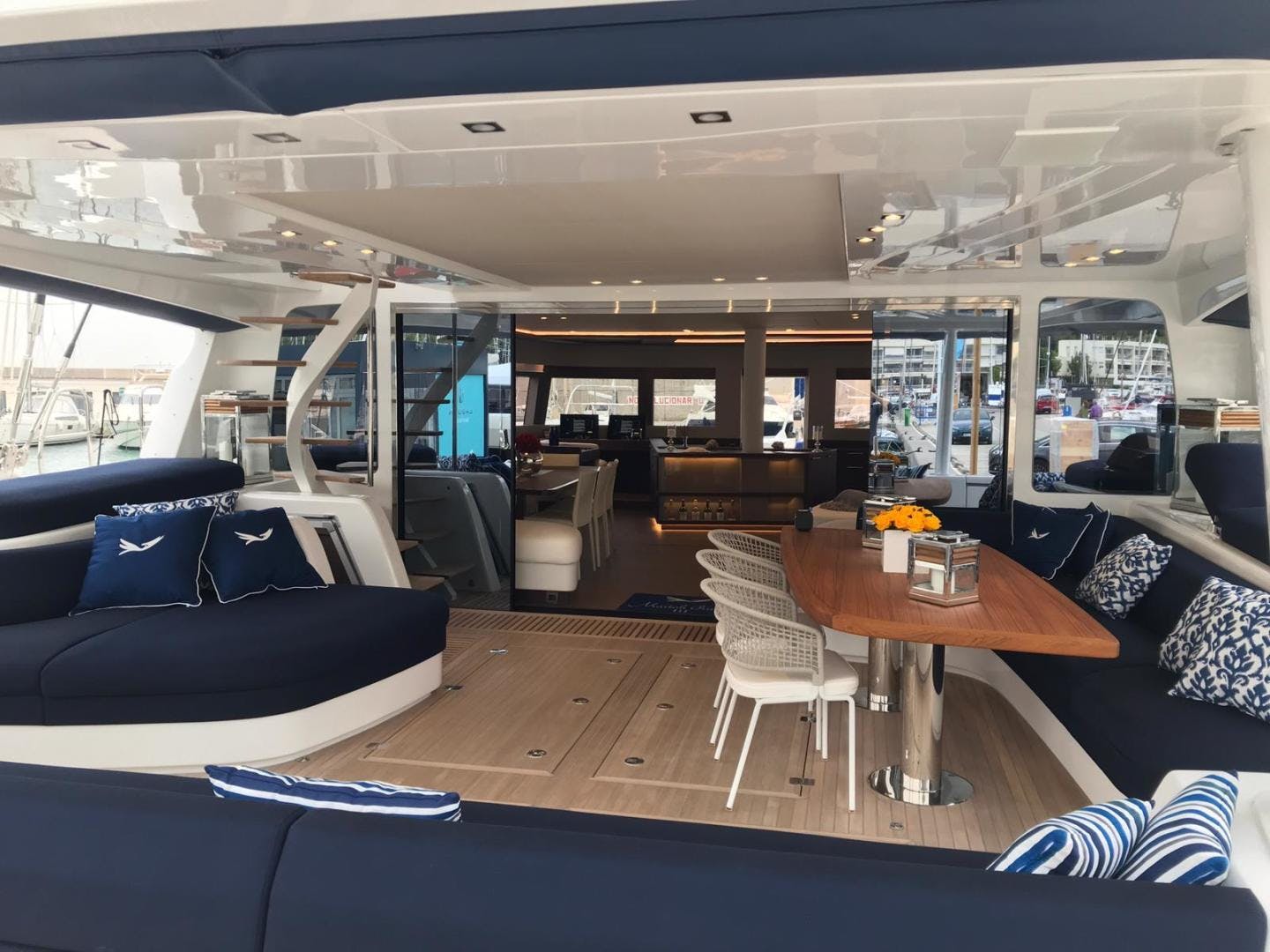 alfresco dining and seating on aft deck.jpg
