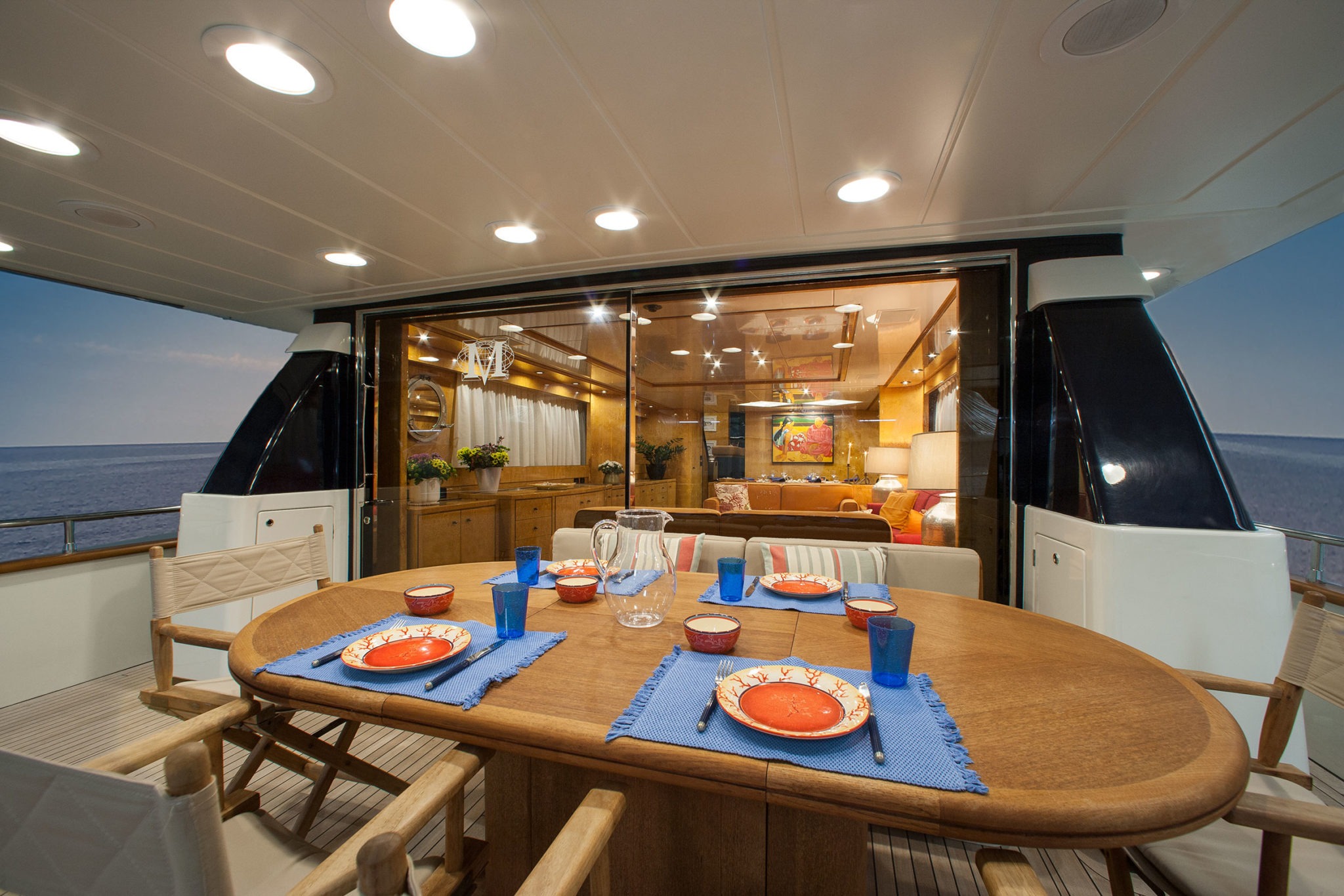 alfresco dining area on main deck aft.jpg