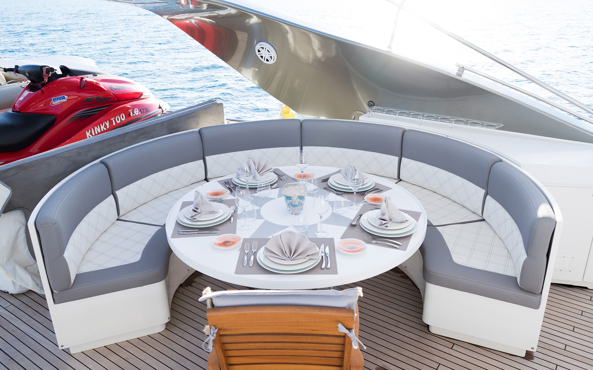 alfresco dining area on the aft deck.jpg