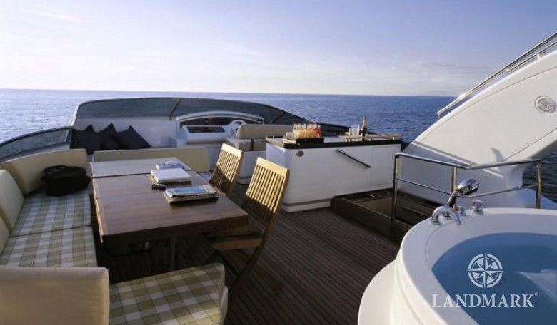 alfresco dining next to Jacuzzi.jpg