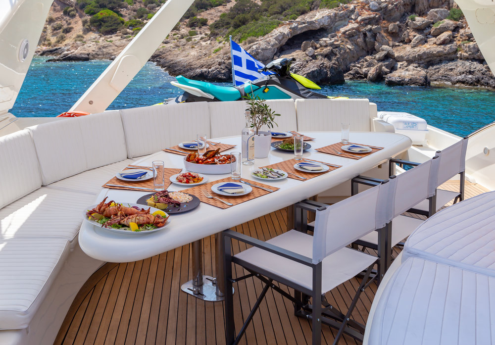 alfresco dining on the sundeck.jpg