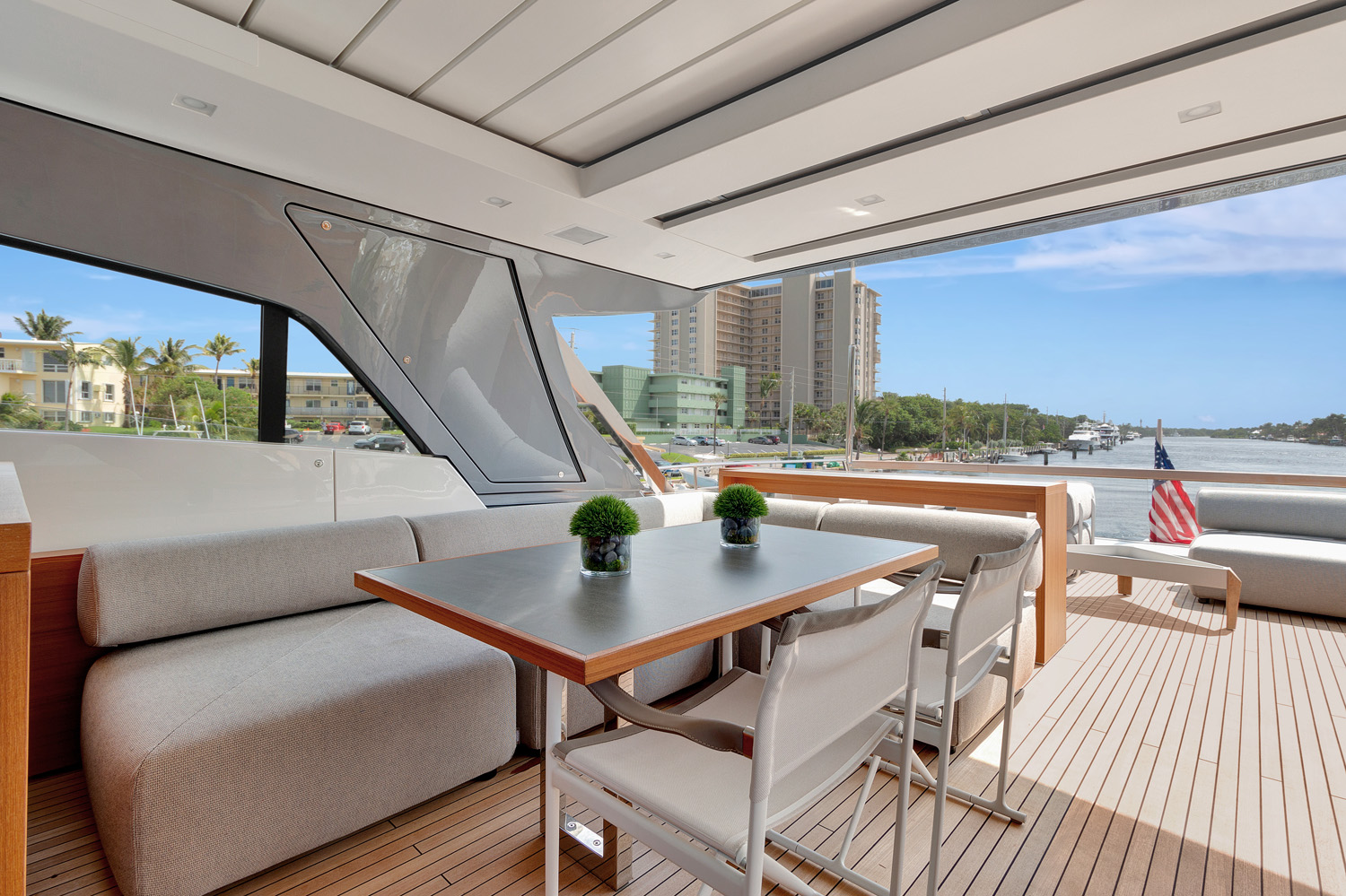 alfresco on flybridge.jpg