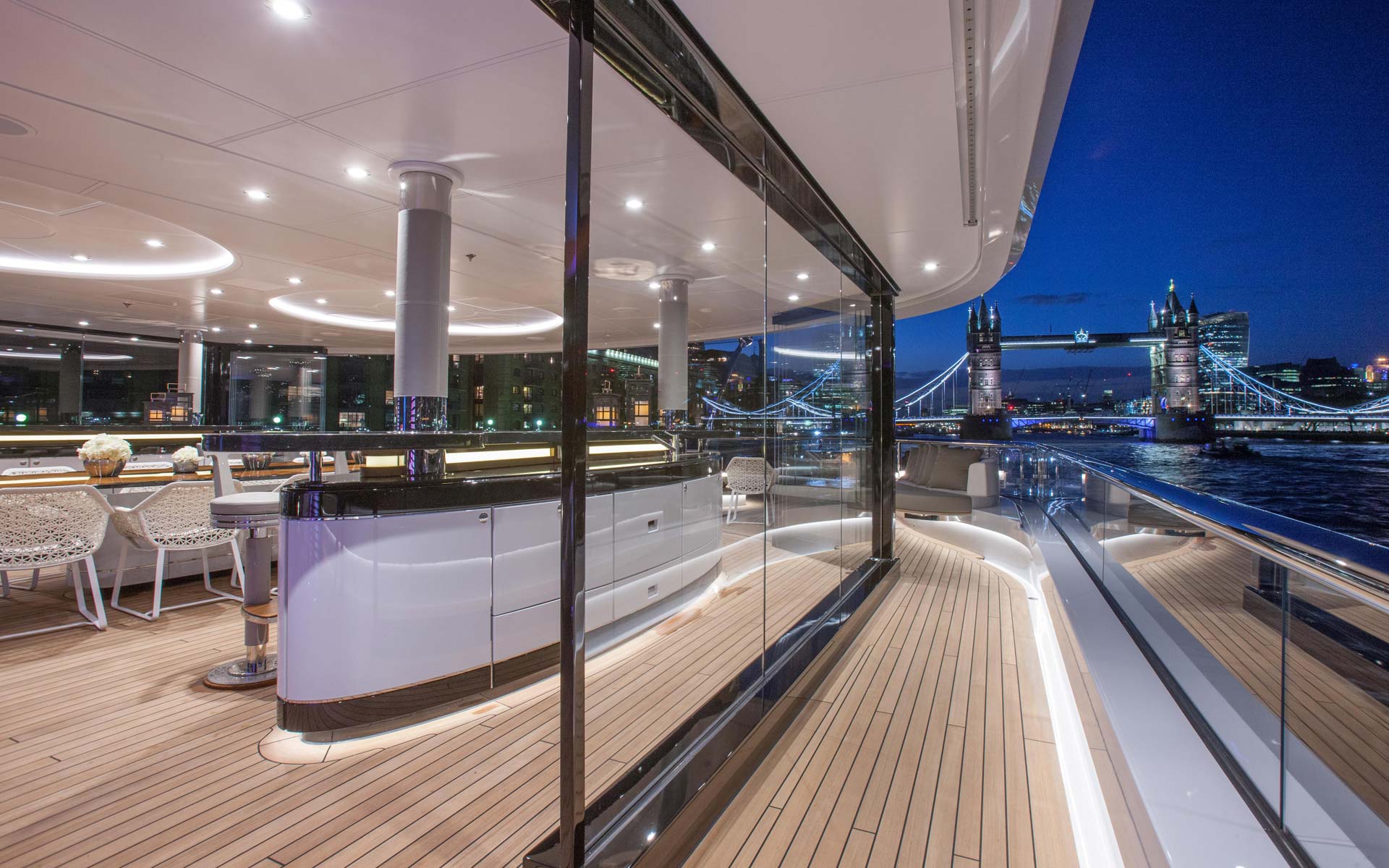 bar and al fresco dining table aft deck.jpg