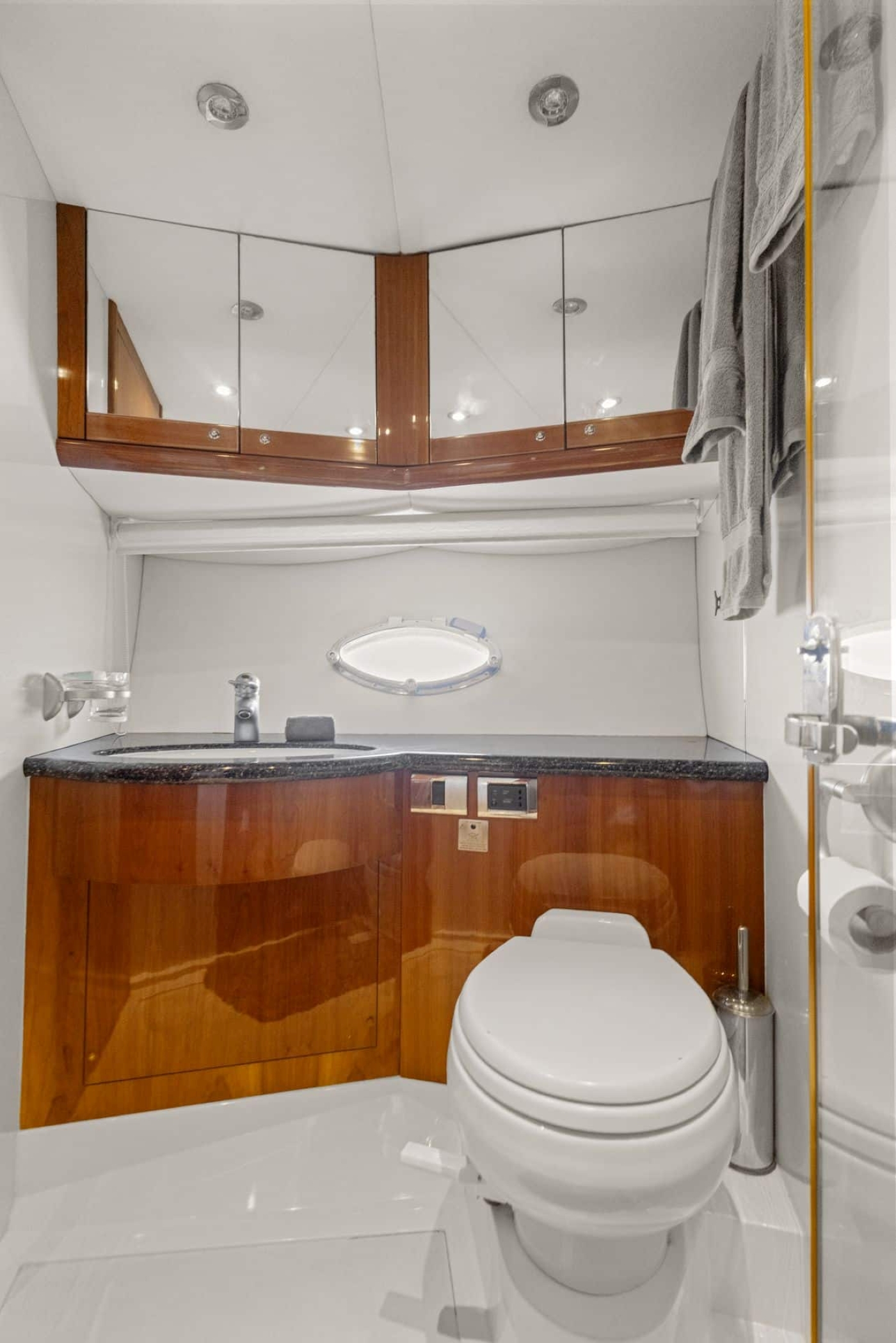 bathroom with toilet.jpg